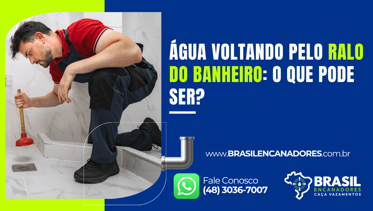 Técnico realizando desentupimento no ralo do banheiro em material informativo sobre Água voltando pelo ralo do banheiro: o que pode ser? da Brasil Encanadores.